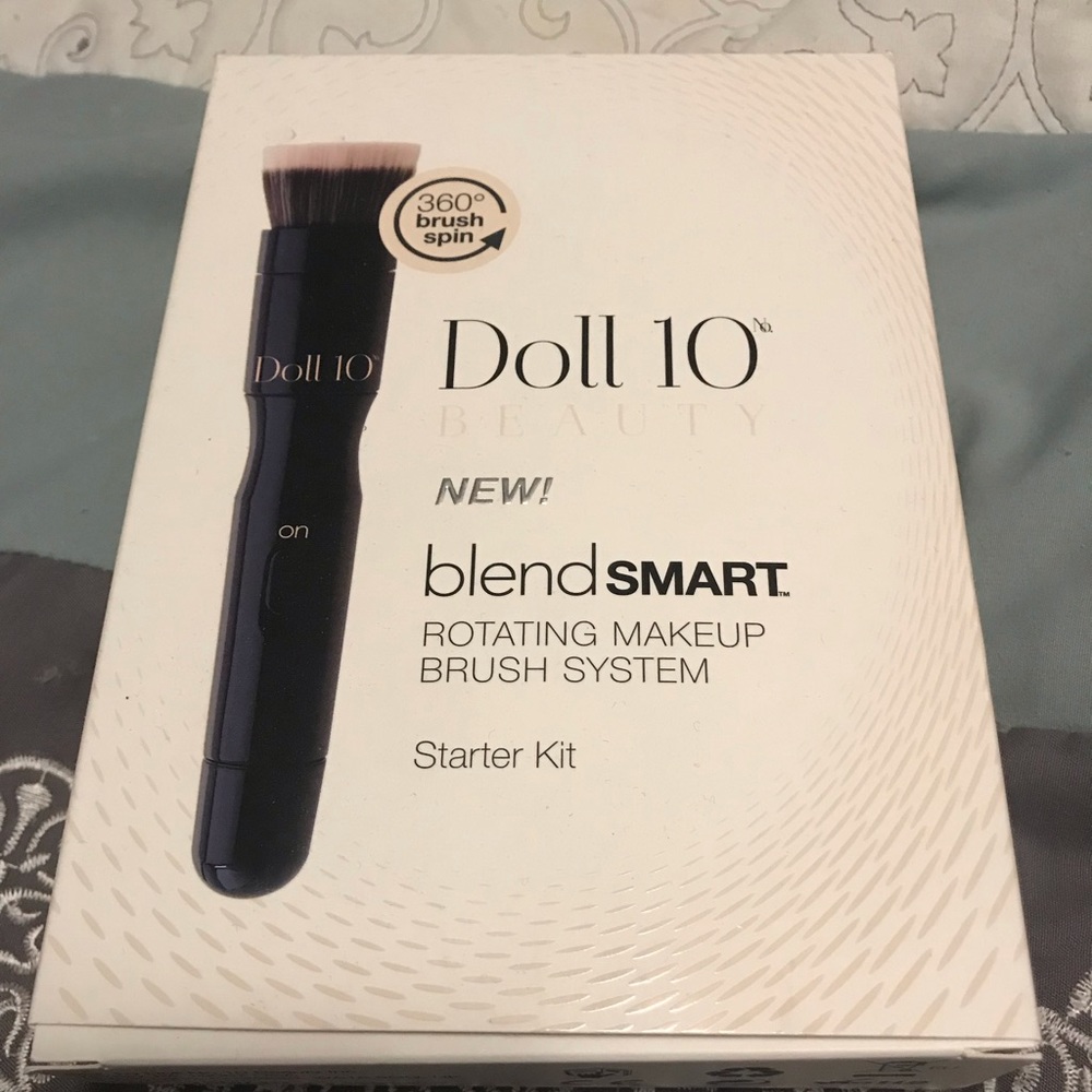 Blend smart rotating brush doll 10